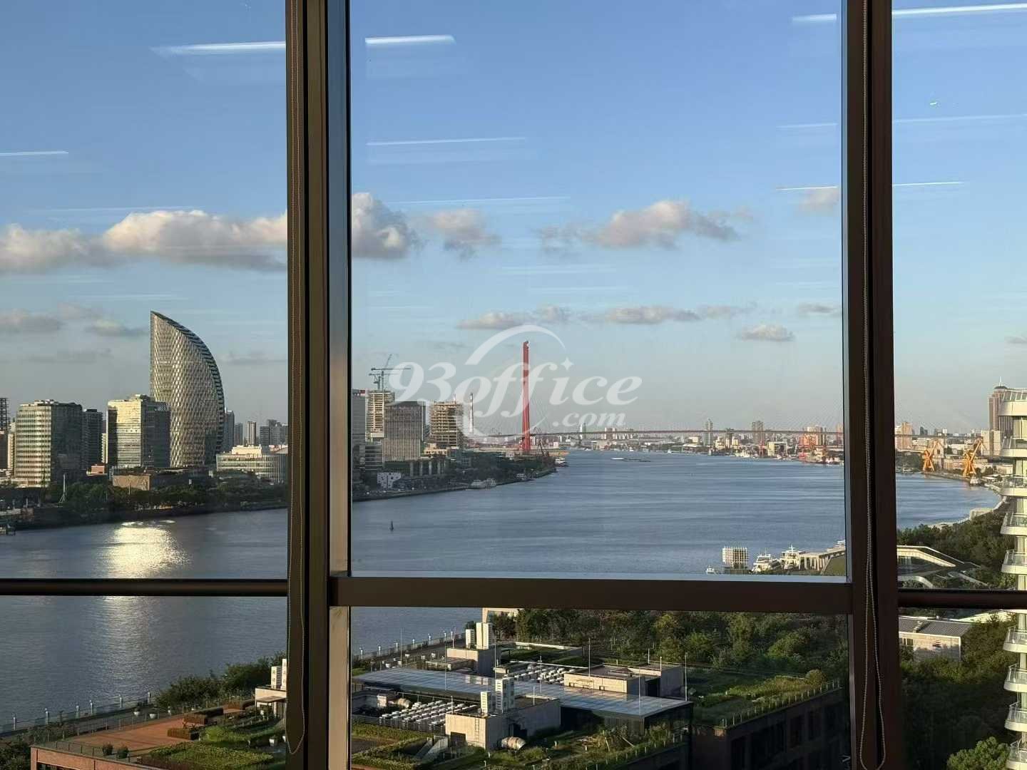 陆家嘴新岸商业中心写字楼租金-办公楼江景