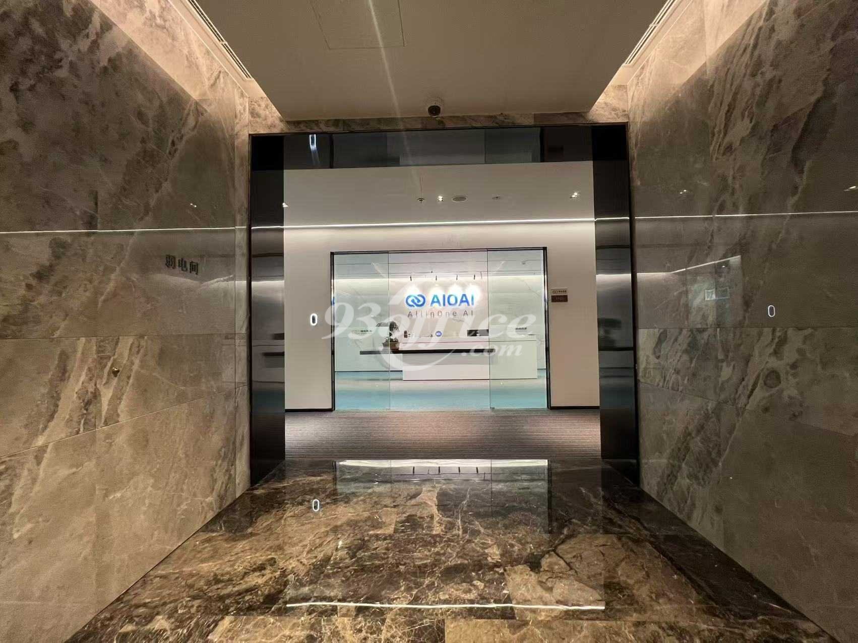 世博后滩申能金融大厦写字楼租金-办公楼楼层电梯间