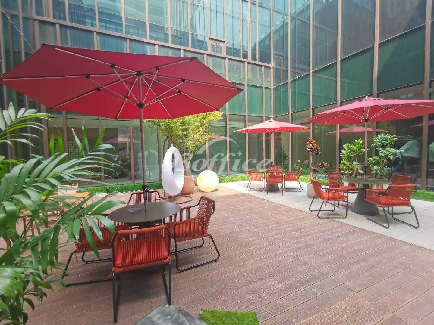 世博后滩申能金融大厦写字楼租金-办公楼露台